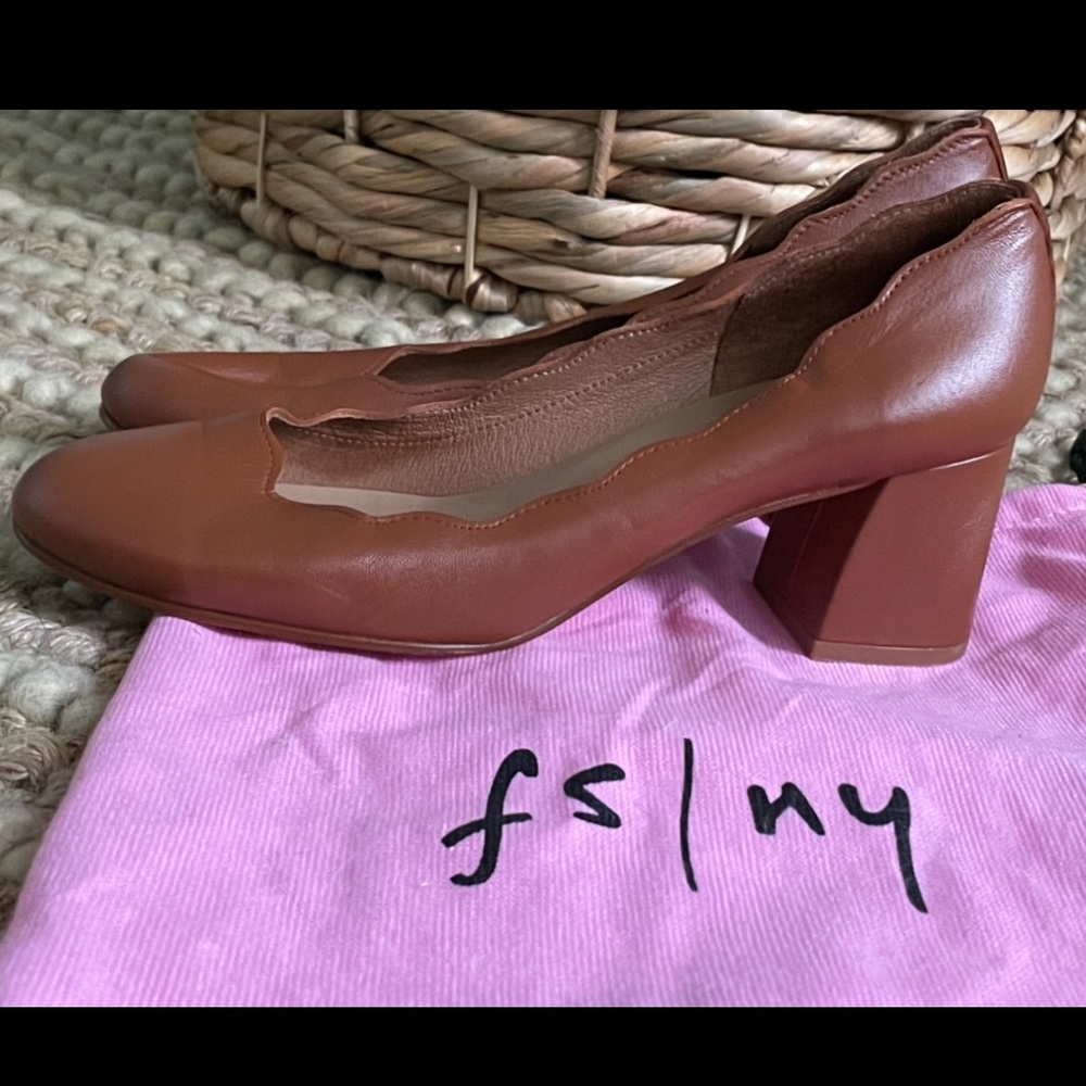 French Sole NY Scalloped “Tanzanite” Pumps - VGUC